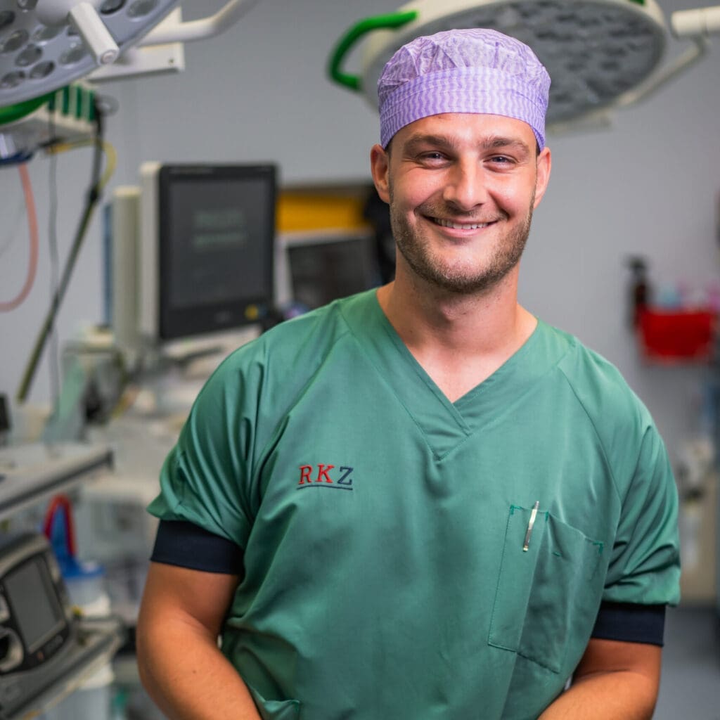 Dustin, Anesthesiemedewerker